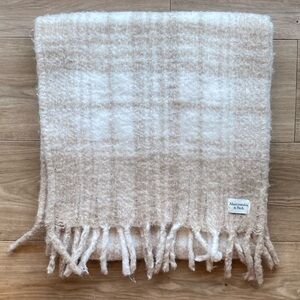Abercrombie and Fitch Chunky Scarf